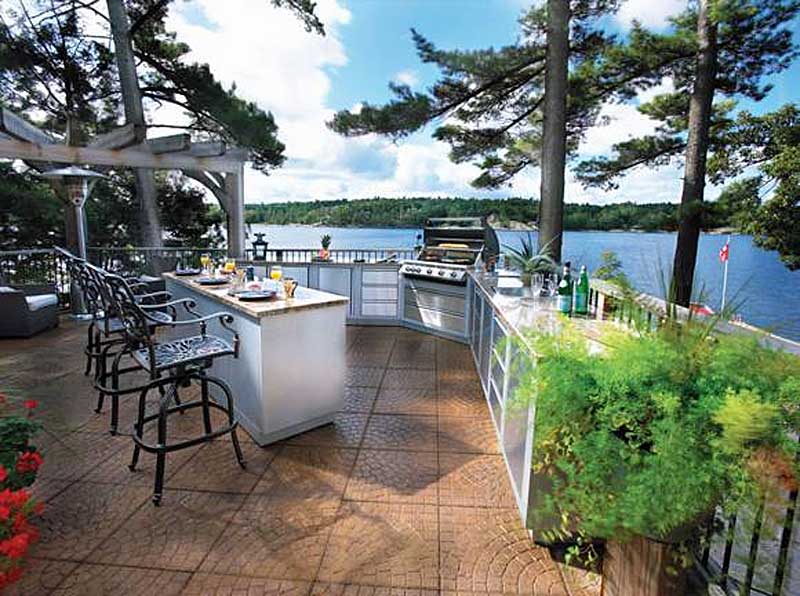 Outdoor Kitchen at the Lake